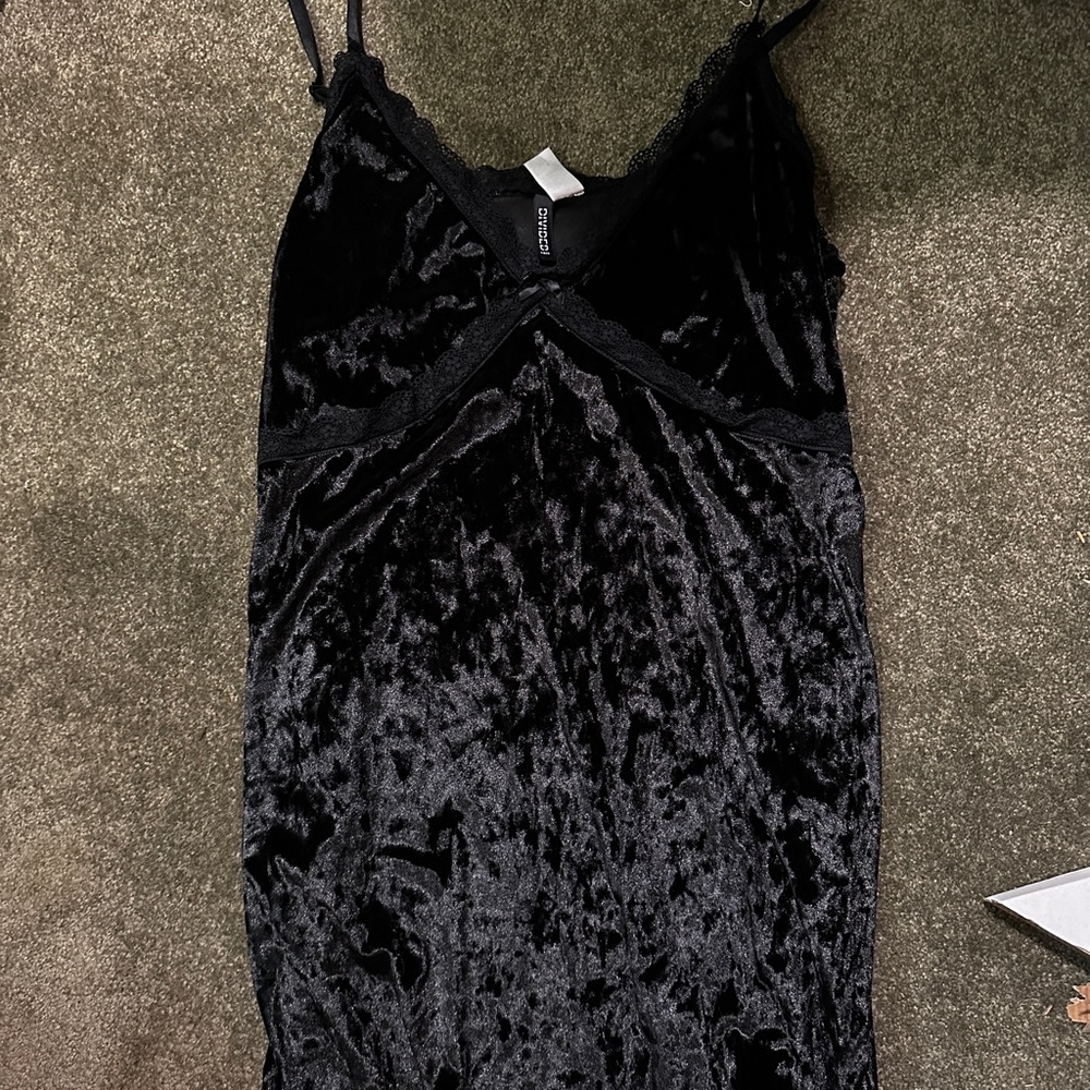 Divided Elegant Black Lace Dress